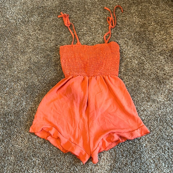 !NEVER WORN!Women’s Size Small Romper - Picture 1 of 7